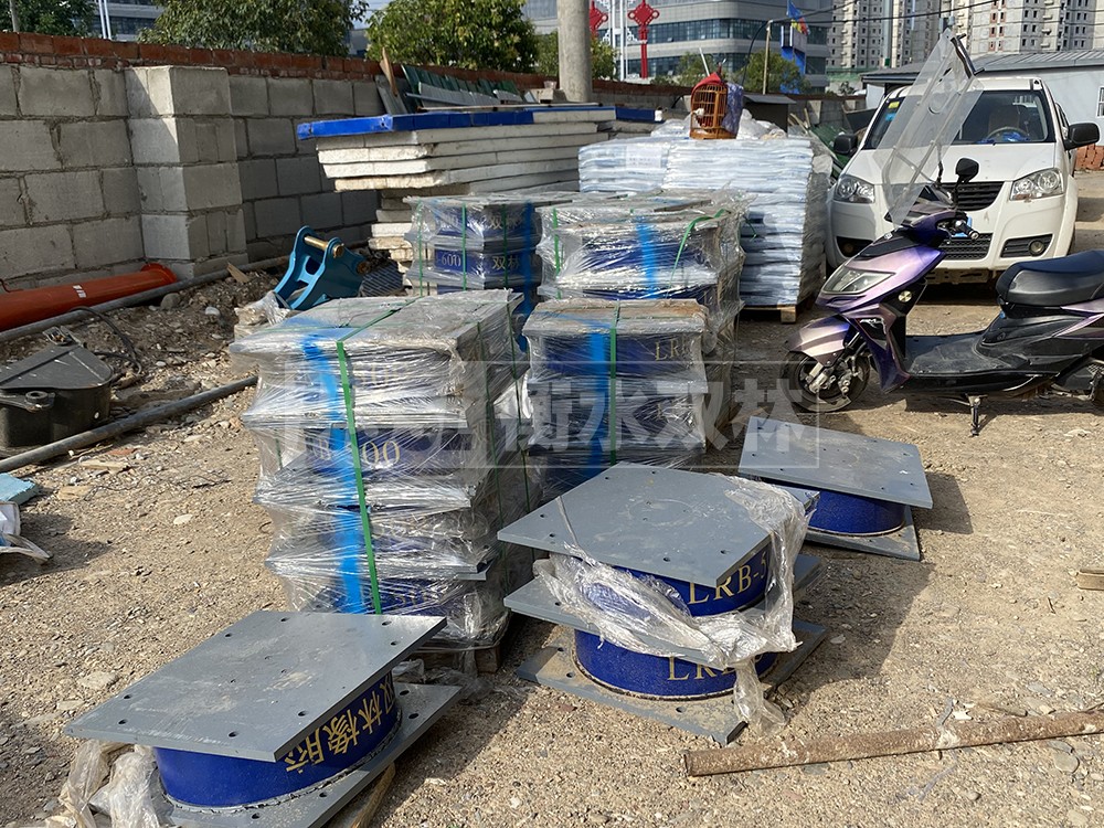 抗震式橡胶隔震支座定制 LNR1300支座厂家电话 圆形隔震支座生产厂家